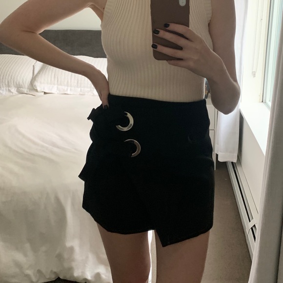 Zara black mini skirt with grommet ties - Picture 3 of 9